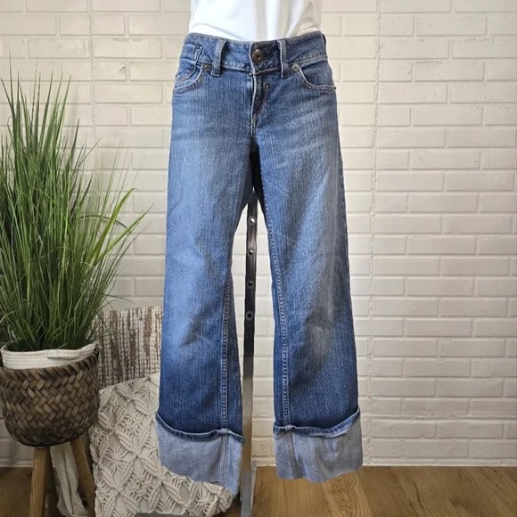 Guess Cuffed Mid Rise Capri Medium Wash Jeans Size 27 - Picture 1 of 10